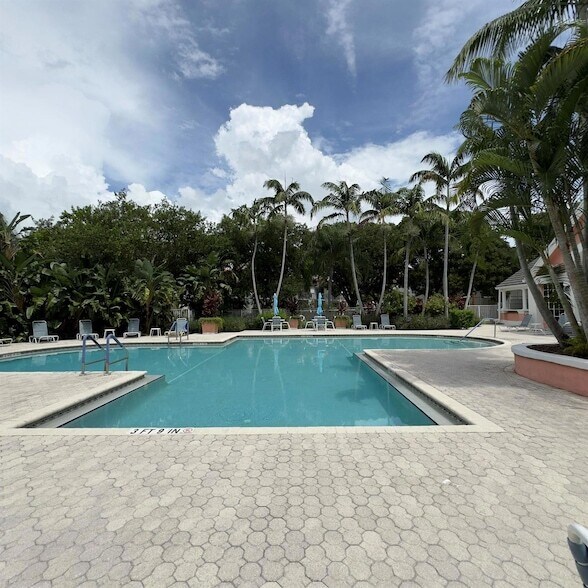 Building Photo - 1165 Crystal Way
