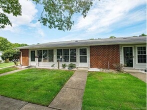 Building Photo - 167 Newcastle Ct