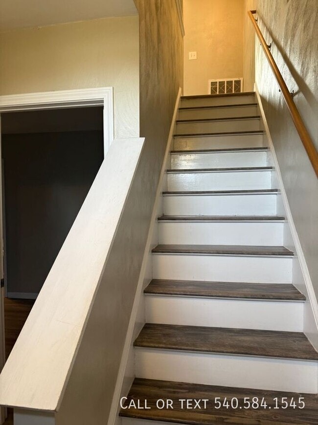 Photo - 160 Gretchen Ct House