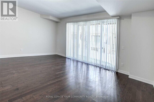 Building Photo - 104 Glenngarry Cres