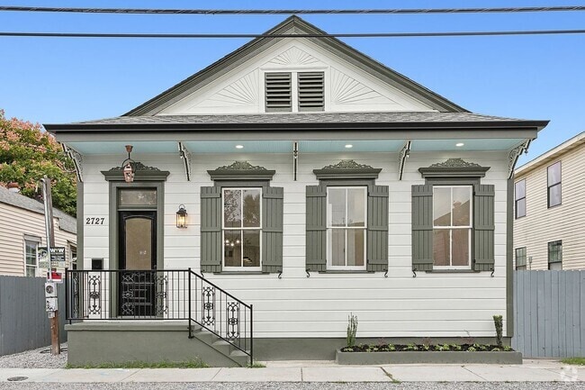 Building Photo - 2727 Marais St