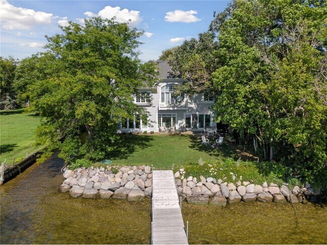 Building Photo - 3115 N Shore Dr