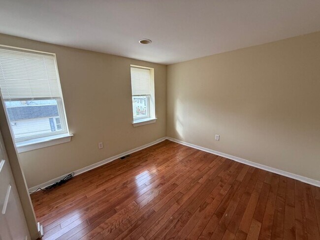 Foto del edificio - Renovated 2-Bedroom Apartment in the Heart...