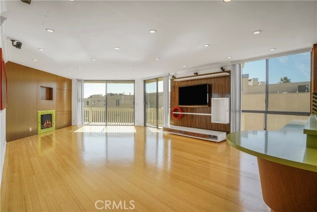 Building Photo - 7301 Vista Del Mar