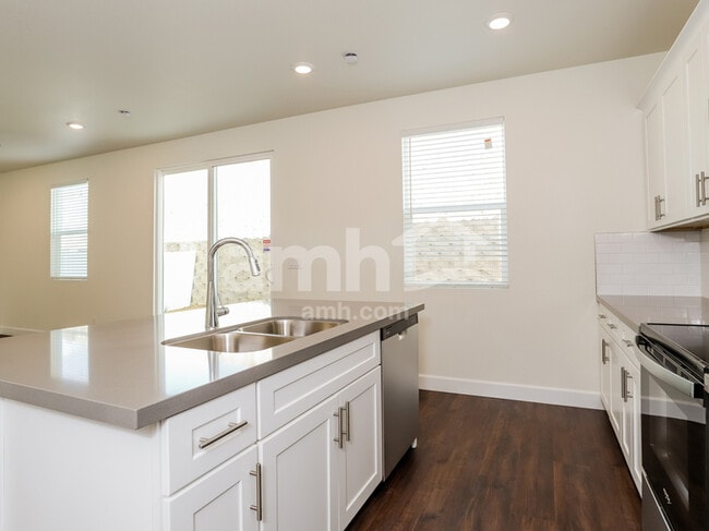 Foto del edificio - 10093 Potomac St