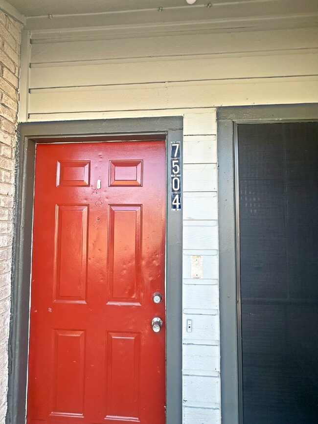 Building Photo - 7504 Oak Chase