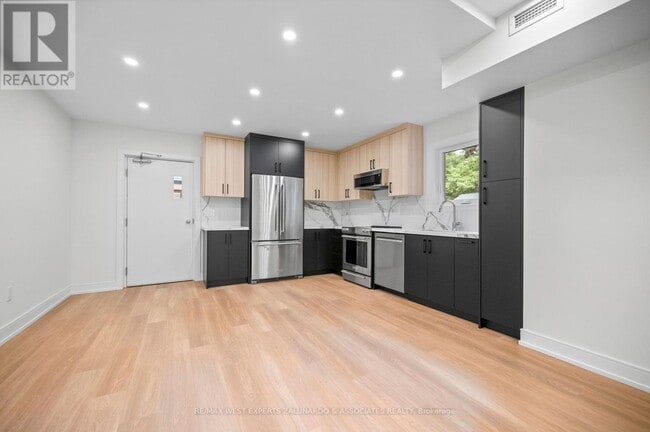 Building Photo - 412 Glenholme Ave