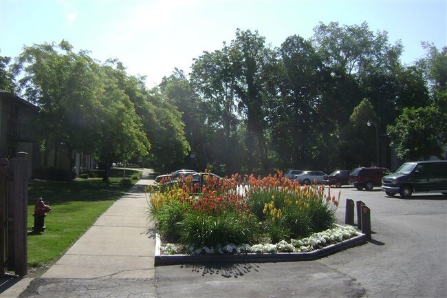 Building Photo - 1 br, 1 bath Apartment - Lake Wind Apartments