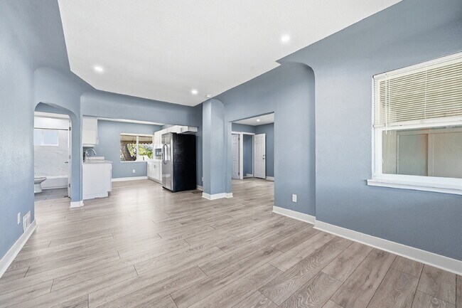 Foto del edificio - $2,820.95 with $300 off the first month's rent, 4 Beds - 2 Bath, Single Family Home in Denver wit...