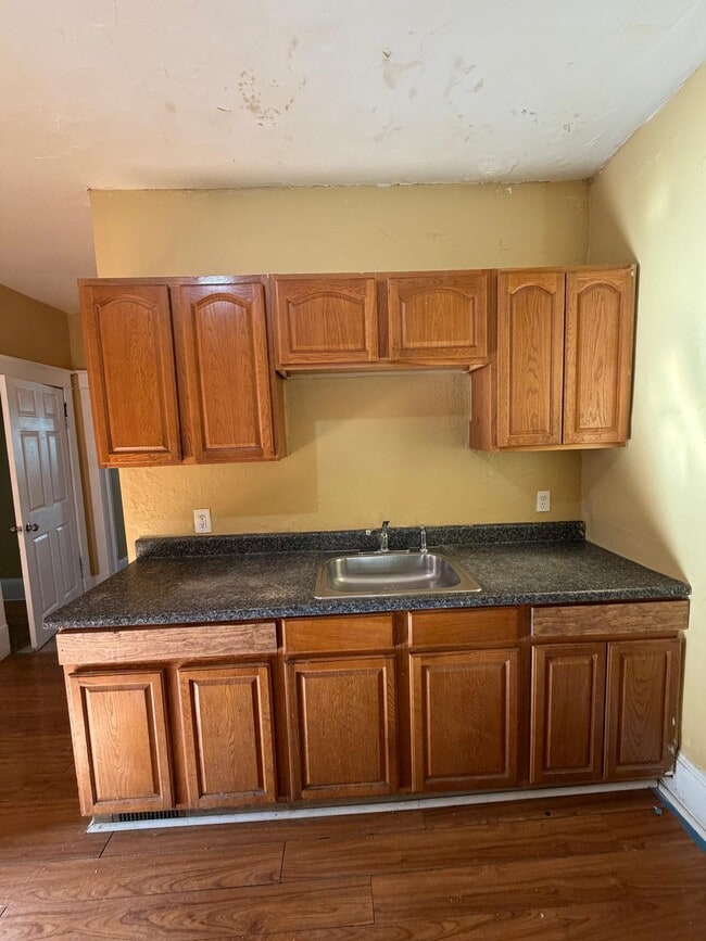 Building Photo - 516 2nd St