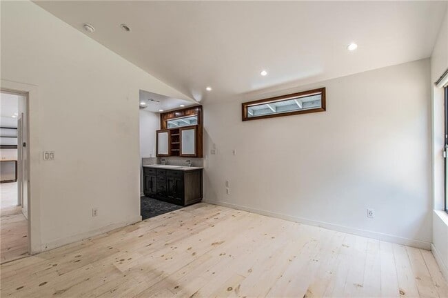 Building Photo - 5411 Manor Rd