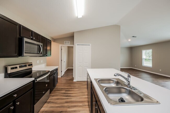 Foto del edificio - 21288 Hawthorne Ave