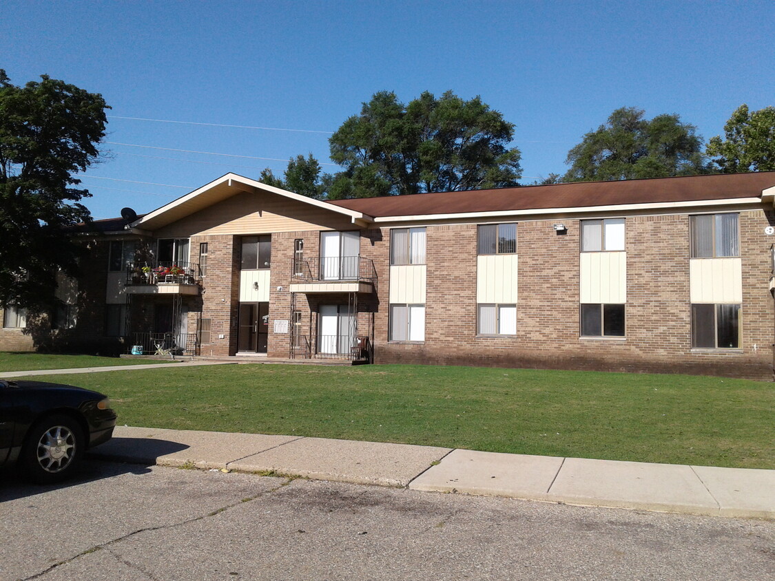 48583 Roma Valley Dr, Shelby Charter Township, MI 48317 Apartments in