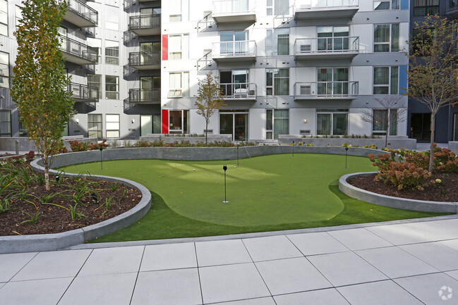 Putting Green - The Moline Apartments