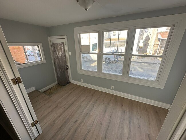Building Photo - Beautifully Renovated 4-Bedroom Home in Ma...