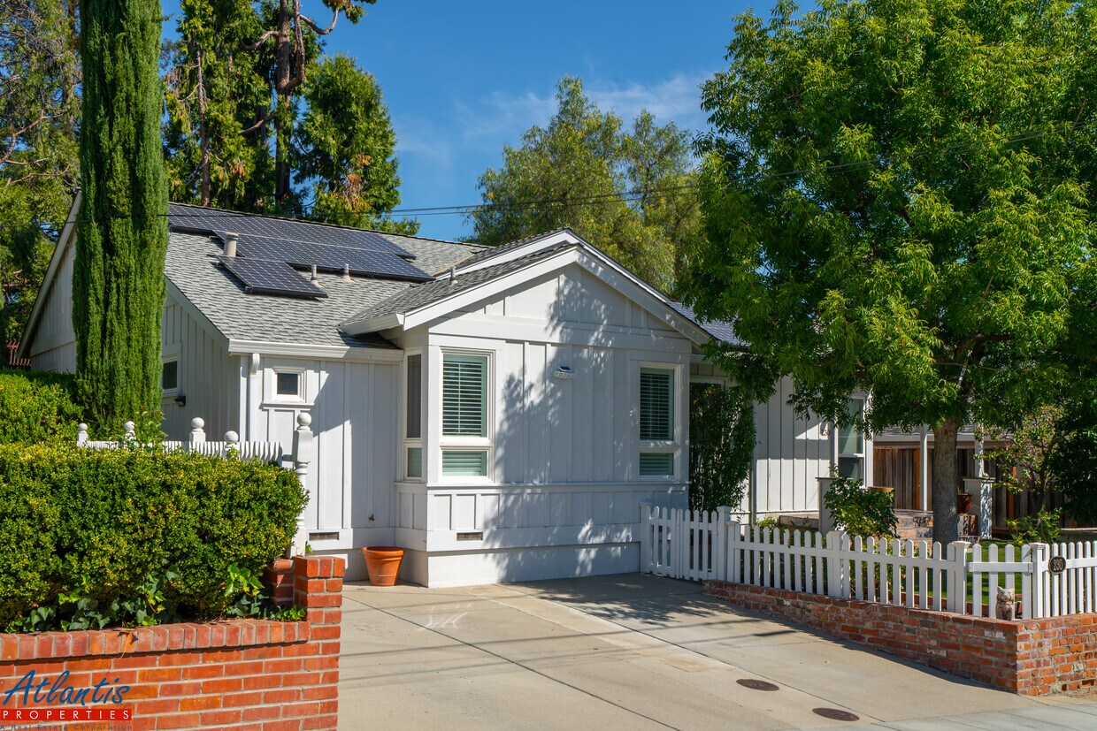 Primary Photo - 230 San Mateo Ave