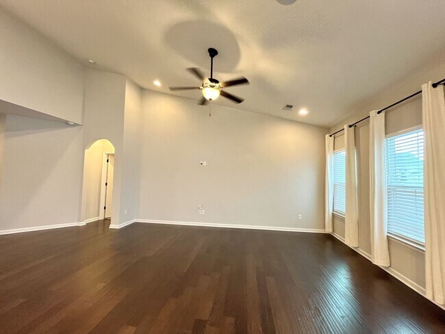 Foto del edificio - Stylish 3-Bed Home with Bonus Room & Private Backyard