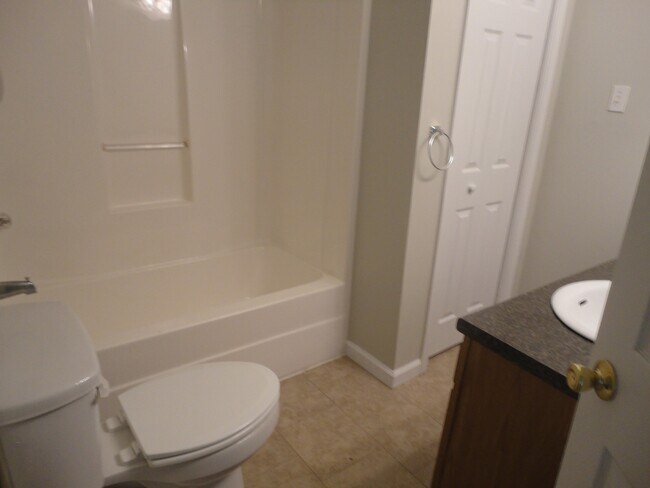Building Photo - 1012 Duward Ct
