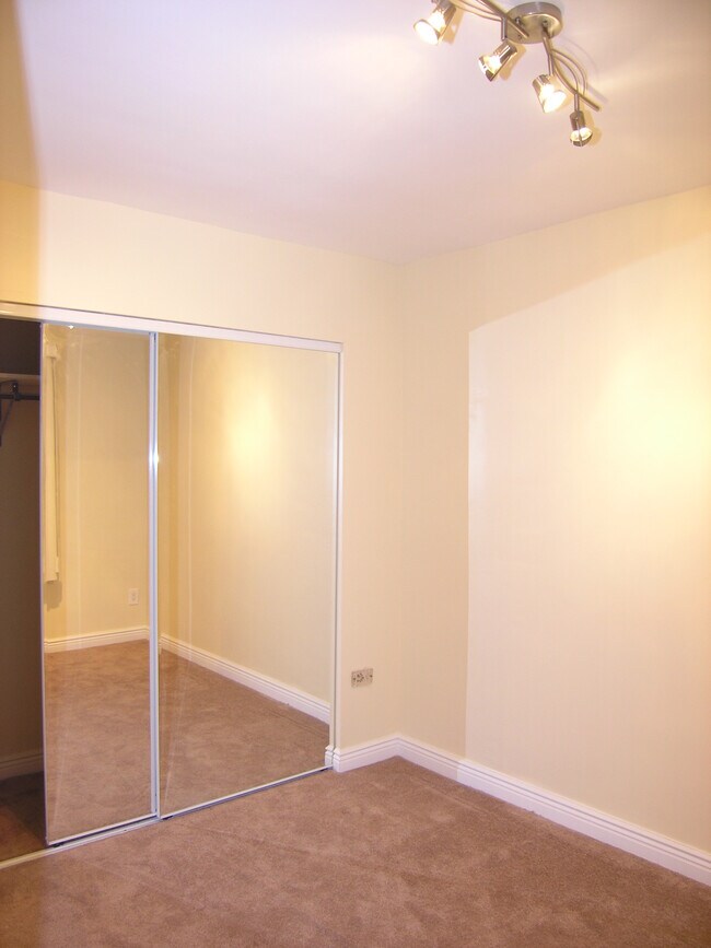 Bedroom - 2534 Crescent St