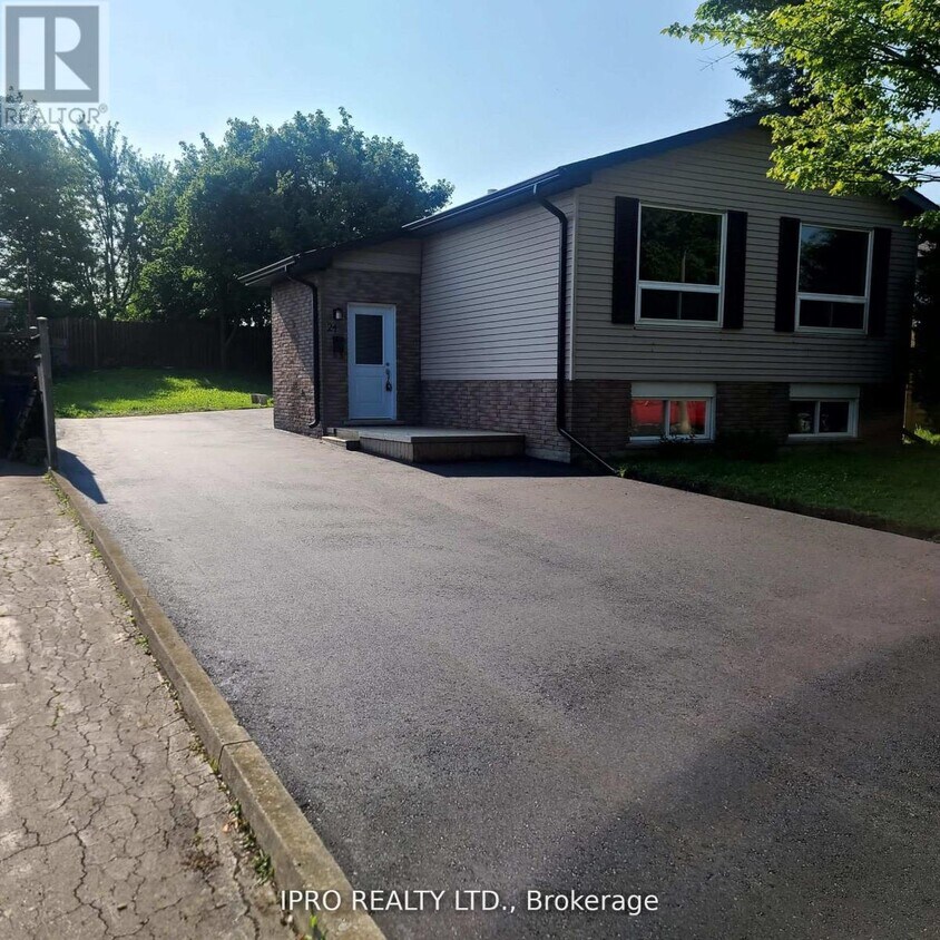 Photo principale - 24 Chilton Dr