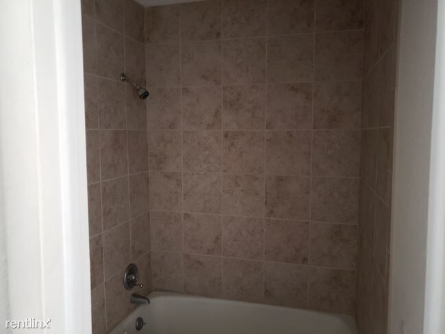 Foto del edificio - 2 br, 1 bath Apartment - 534 Parklane St