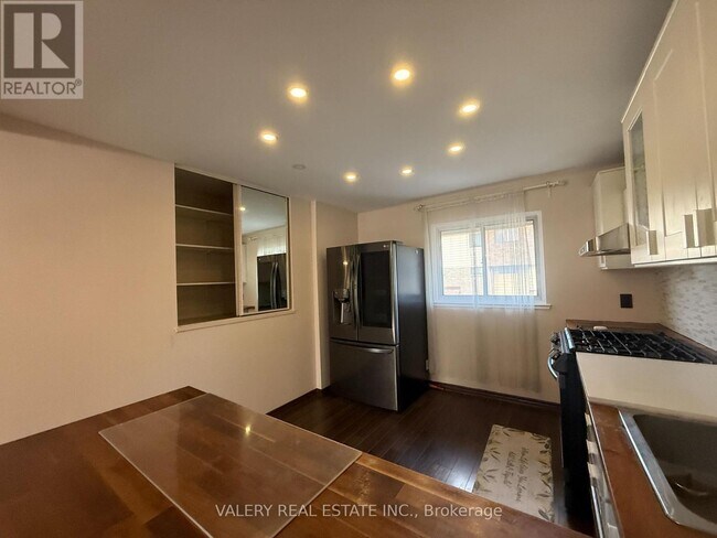 Building Photo - 180 Mississauga Vly Blvd