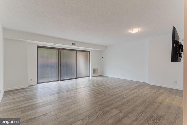 Building Photo - 203 Yoakum Pkwy
