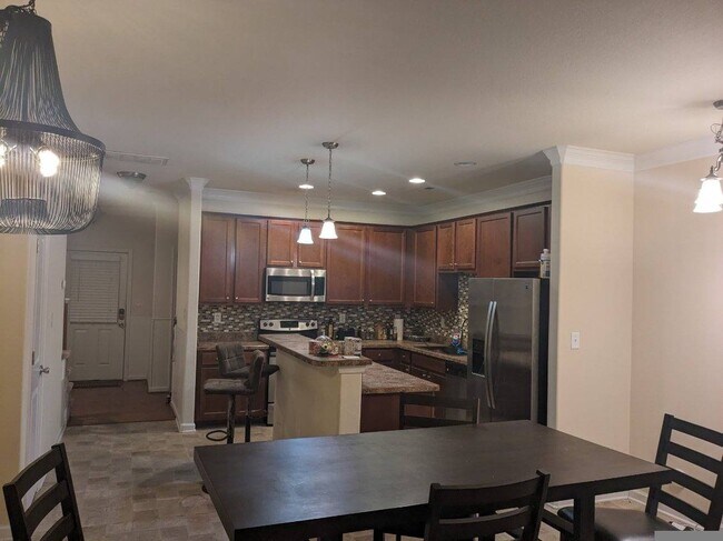 Building Photo - 815 Muth Ln