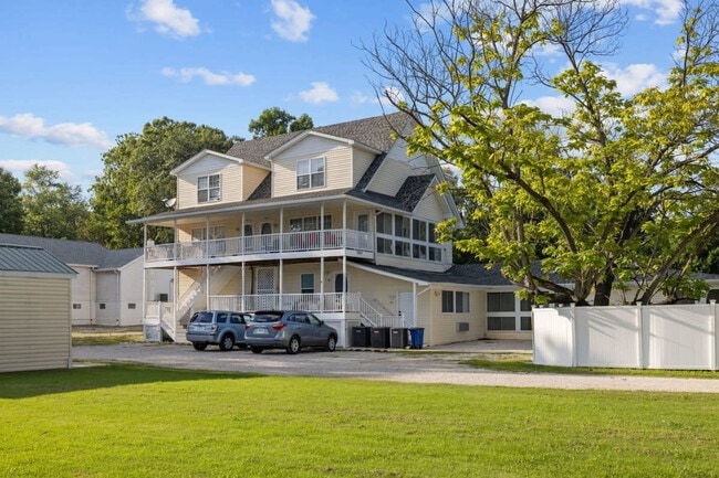 Building Photo - 6004 5th St