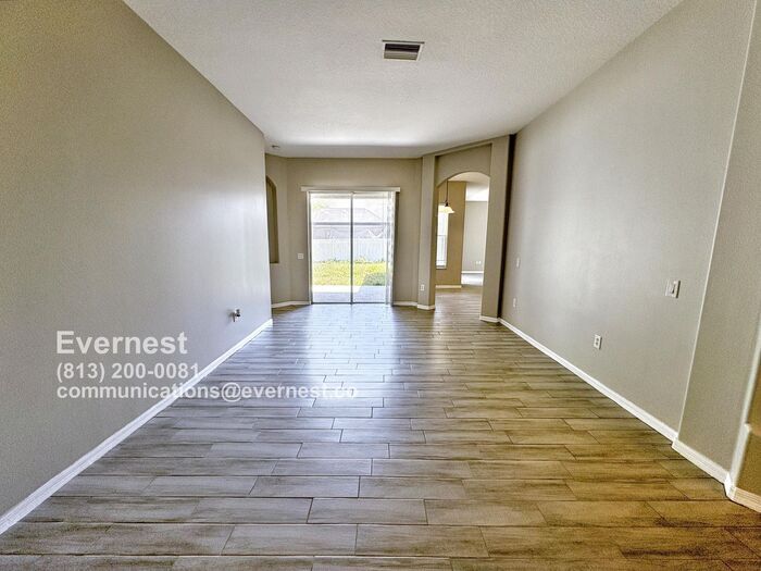 Foto principal - 2711 King Surrey Ct