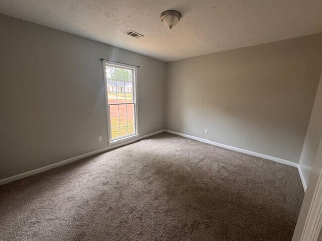 Foto del edificio - 221 Hearthstone Dr