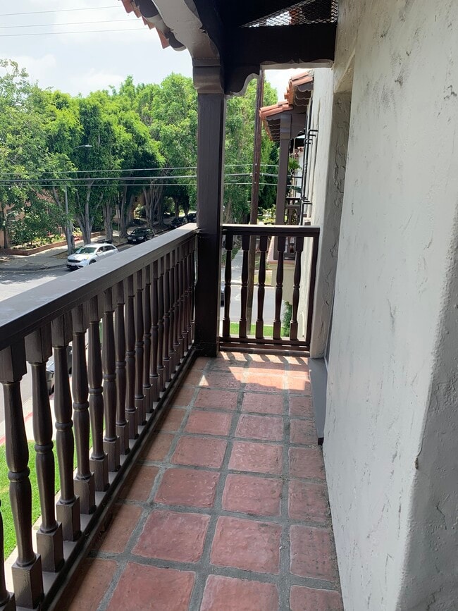 Balcony - 407 N Sierra Bonita Ave
