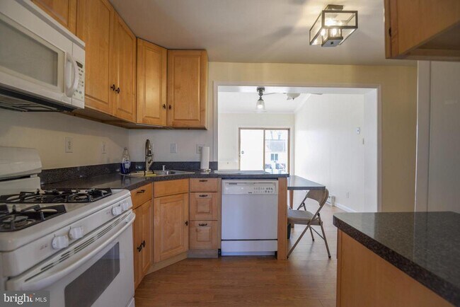 Foto del edificio - 224 Waverly Rd