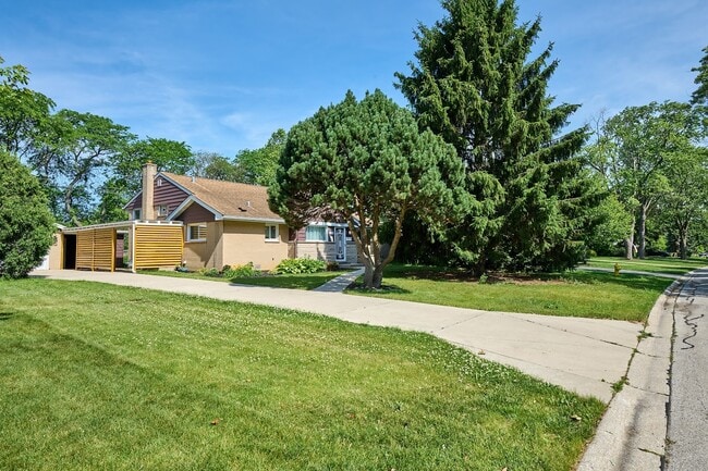 Foto del edificio - 1226 Longmeadow Dr