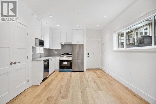 Photo du bâtiment - 2732-2732 E 56th Ave