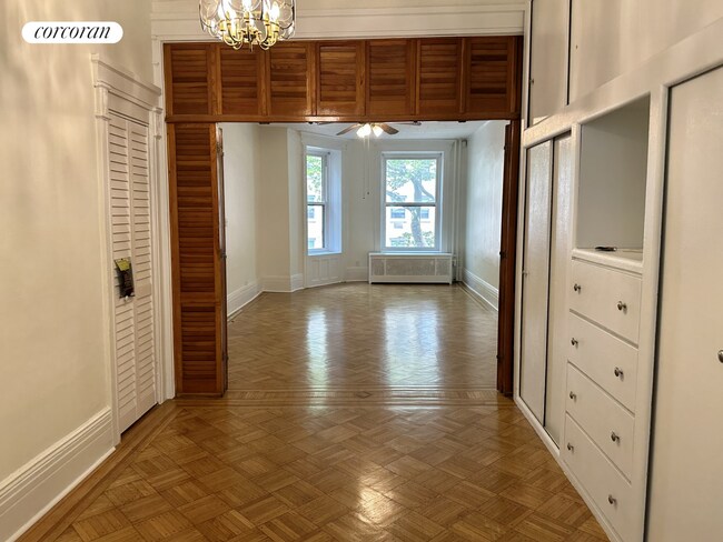 Foto del edificio - 250 Ovington Ave