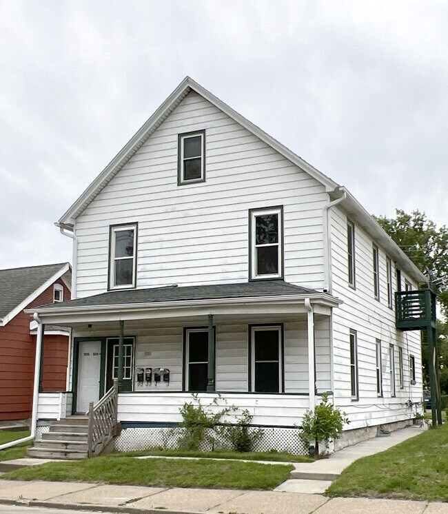 Building Photo - 1010 1/2 Rhomberg Ave