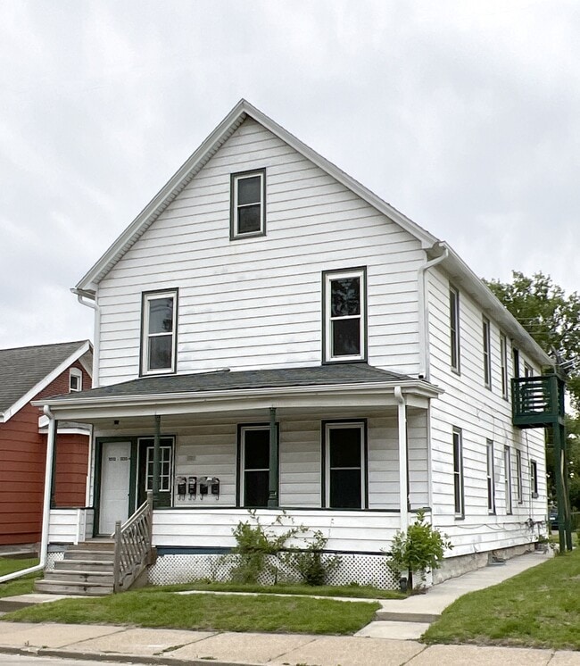 Building Photo - 1010 1/2 Rhomberg Ave
