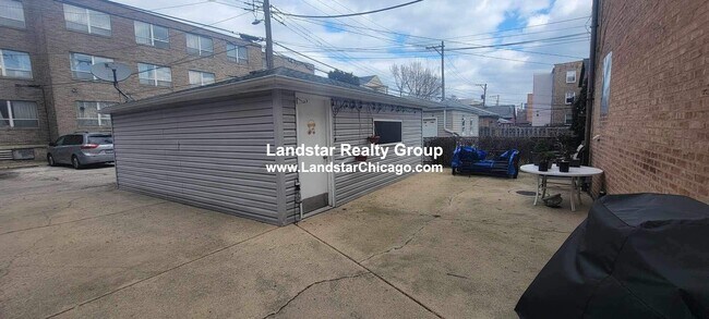 Building Photo - 2048 W Summerdale Ave