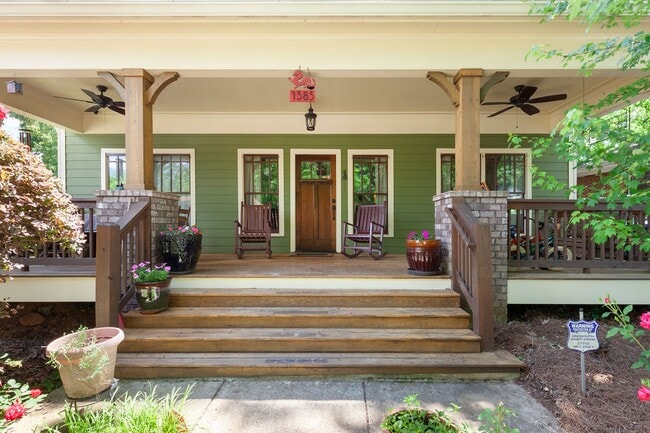 Building Photo - Beautiful 4/4 Plus Office, 4 Blocks From E...