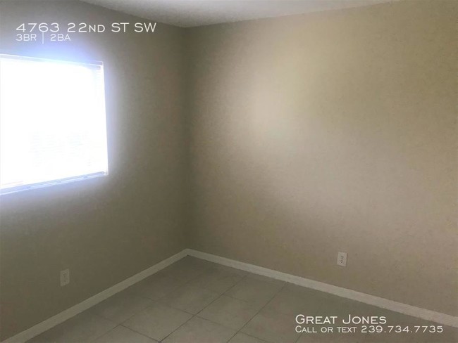 Building Photo - 3/2 Duplex in Lehigh Acres