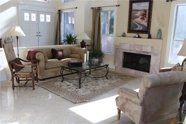 Building Photo - 4 br, 3.5 bath House - 27311 Cloverly Dr