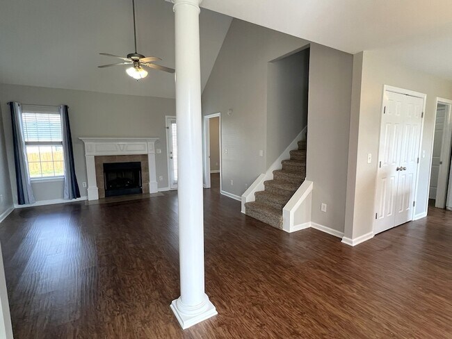 Foto del edificio - 7008 Riverwalk Blvd