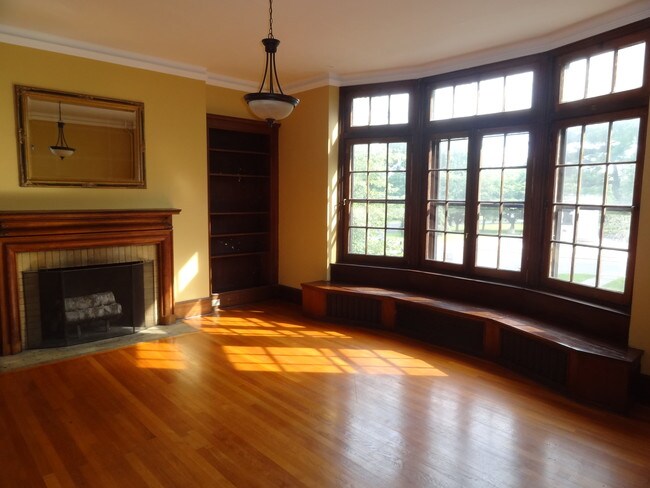 living room - 405 State St