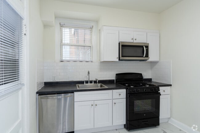 2BR, 1BA - 970SF - Kitchen - Rosebury Apartments