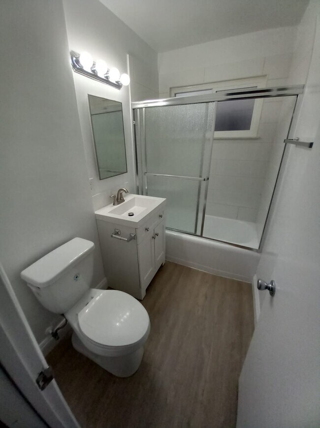 Foto del edificio - 308 N Rossmore Ave