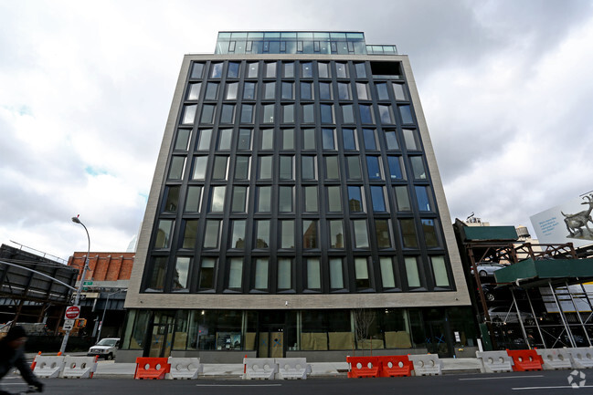 Foto del edificio - 505 W 19th St