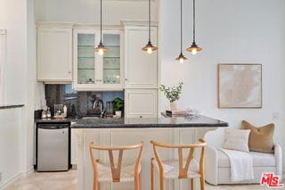 Building Photo - 20 Ketch St