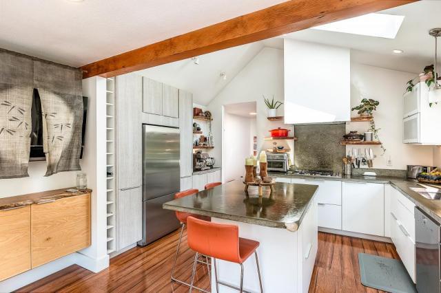Foto del edificio - 4 bedroom in Seattle WA 98106