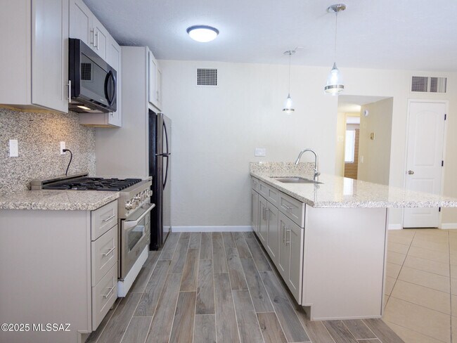 Foto del edificio - 2355 E 17th St
